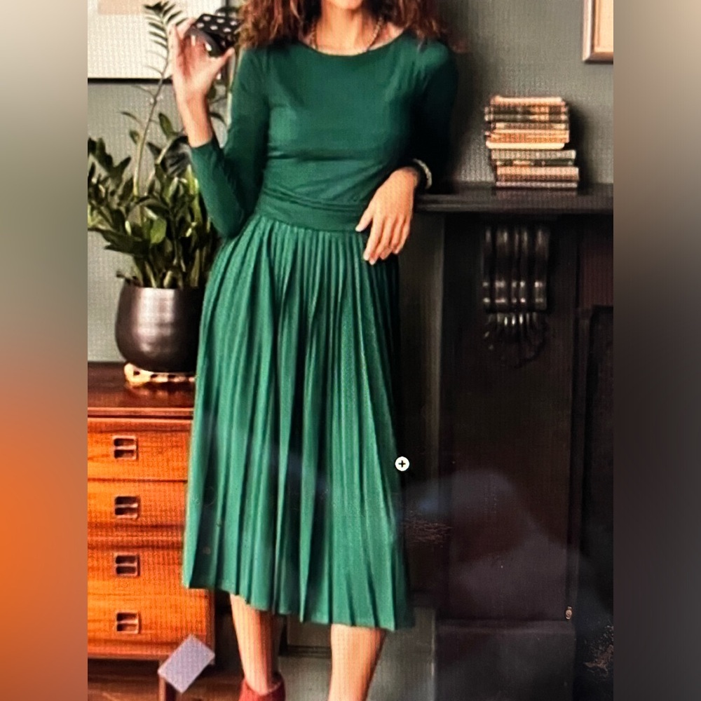 NWT BODEN Green Dress Sz 8L Pleated